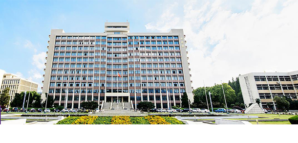 大學(xué)校志：校名、校標(biāo)、校訓(xùn)、校徽、校旗、校歌