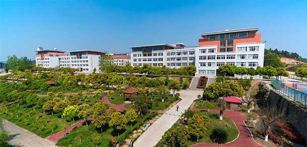 四川汽車(chē)職業(yè)技術(shù)學(xué)院 - 最美大學(xué)