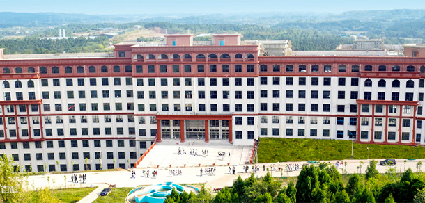 四川汽車(chē)職業(yè)技術(shù)學(xué)院 - 最美大學(xué)